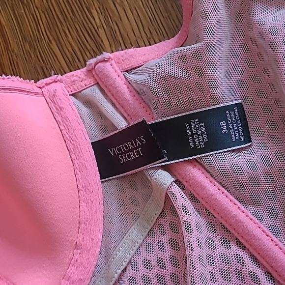 LIKE NEW RARE 34b Victoria's Secret Pushup Very Sexy Lined Demi w/ Boning - Picture 14 of 15